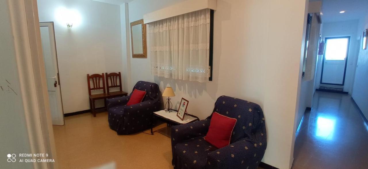 Hostal 2 Estrellas -Restaurante Las Tres Encinas En El Centro Del Pueblo Cabeza la Vaca Kültér fotó