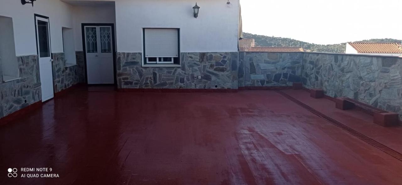 Hostal 2 Estrellas -Restaurante Las Tres Encinas En El Centro Del Pueblo Cabeza la Vaca Kültér fotó